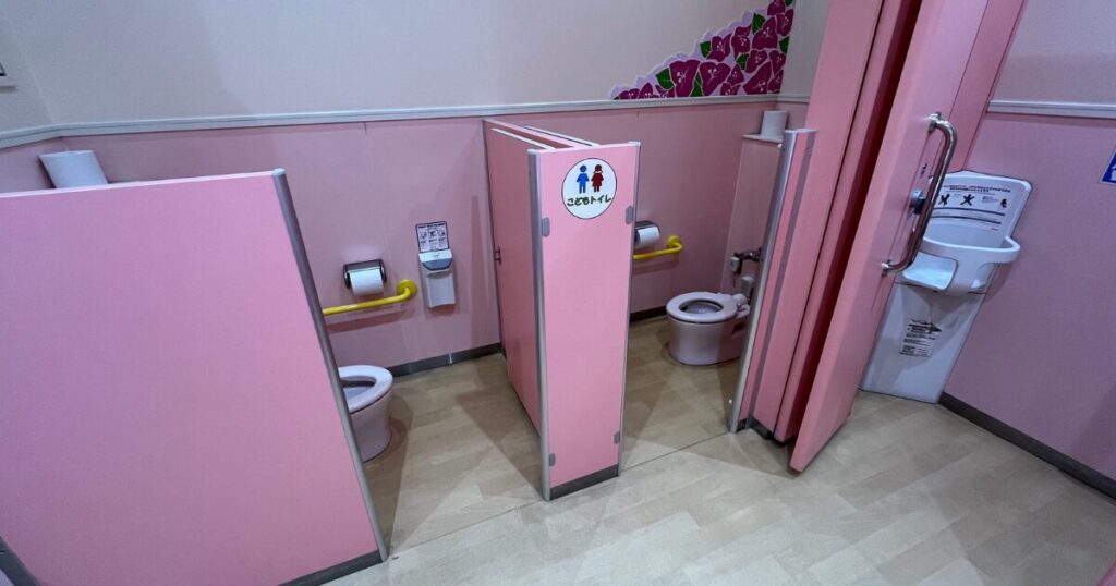 空港の子ども用のトイレ